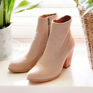 Frye Essa Bootie Cream/Taupe - Sz 9
